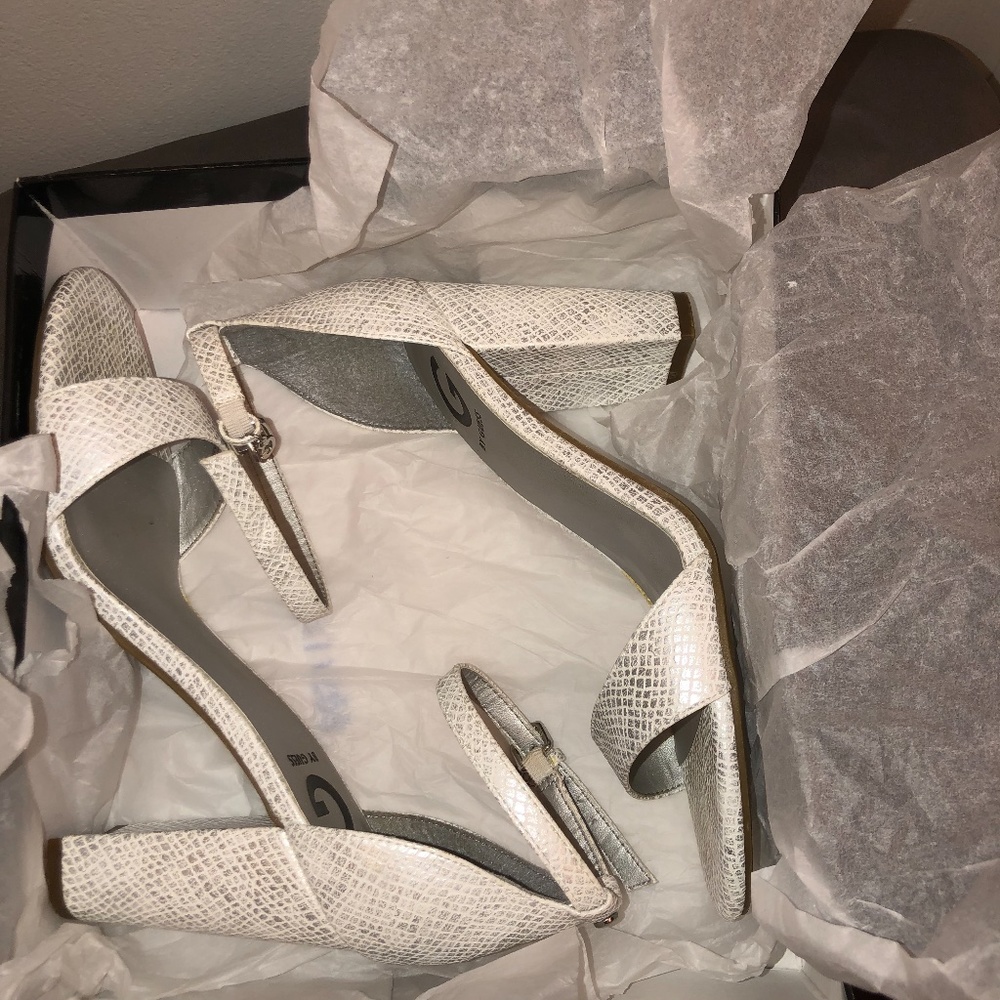 8 White and silver snakeskin Guess heels